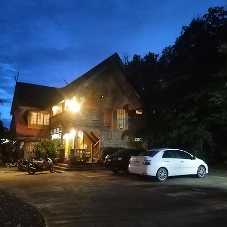 Отель Crossroads House Мэхонгсон Экстерьер фото