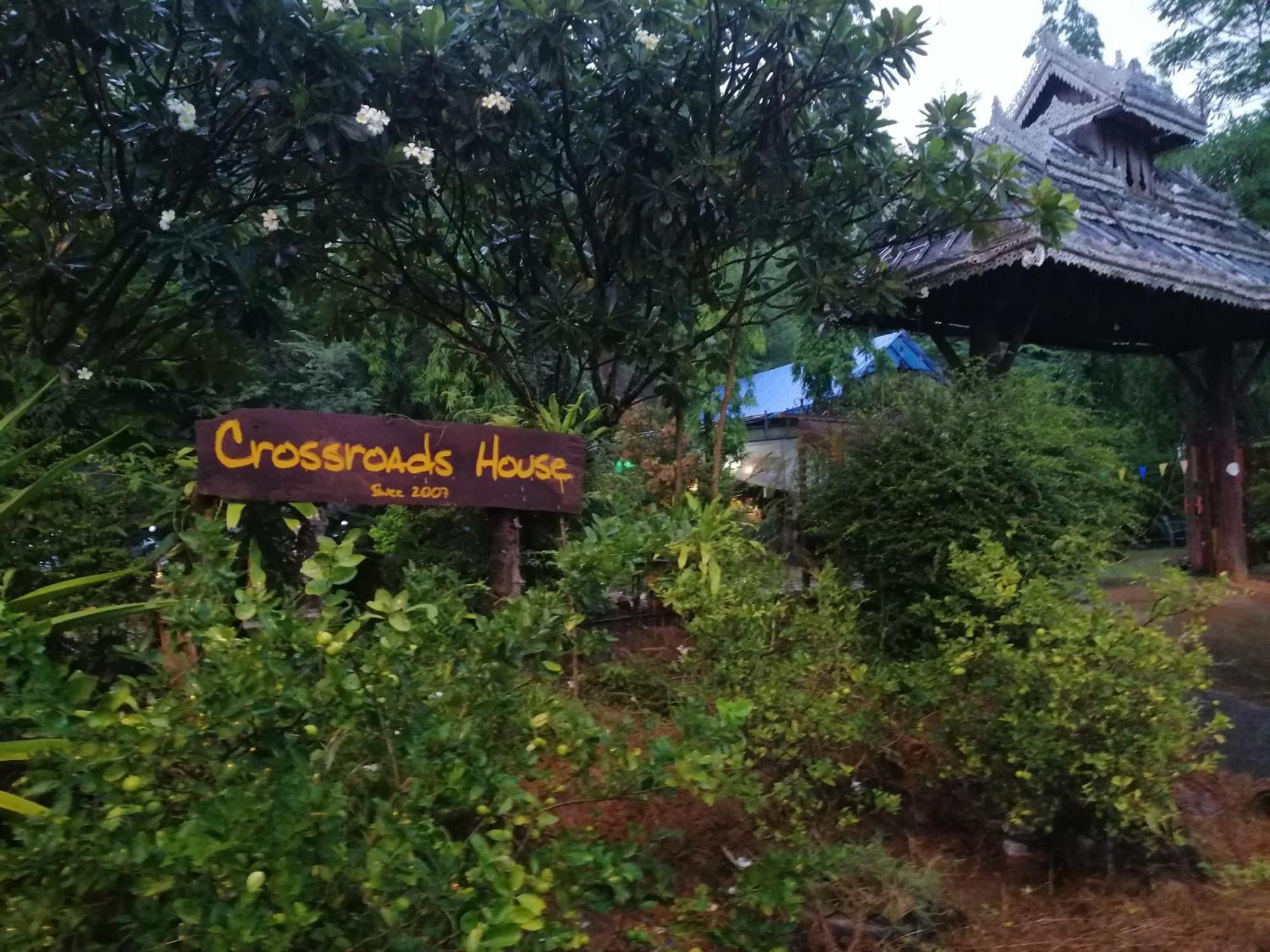 Отель Crossroads House Мэхонгсон Экстерьер фото